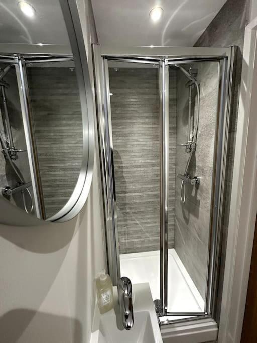 Cosy 1 Bedroom Apartment In Кардифф Экстерьер фото